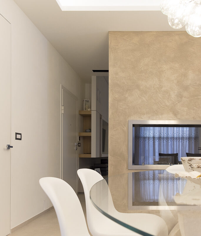 Progetto Realizzato - Interior Design - Lavoro Finito - Sala da Pranzo con biocamino passante su soggiorno